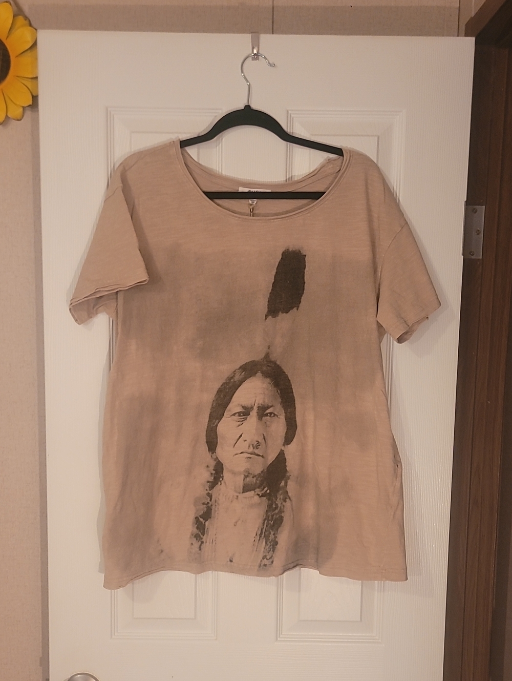 Blue Velvet Women's Taupe Graphic Short-Sleeve Tee